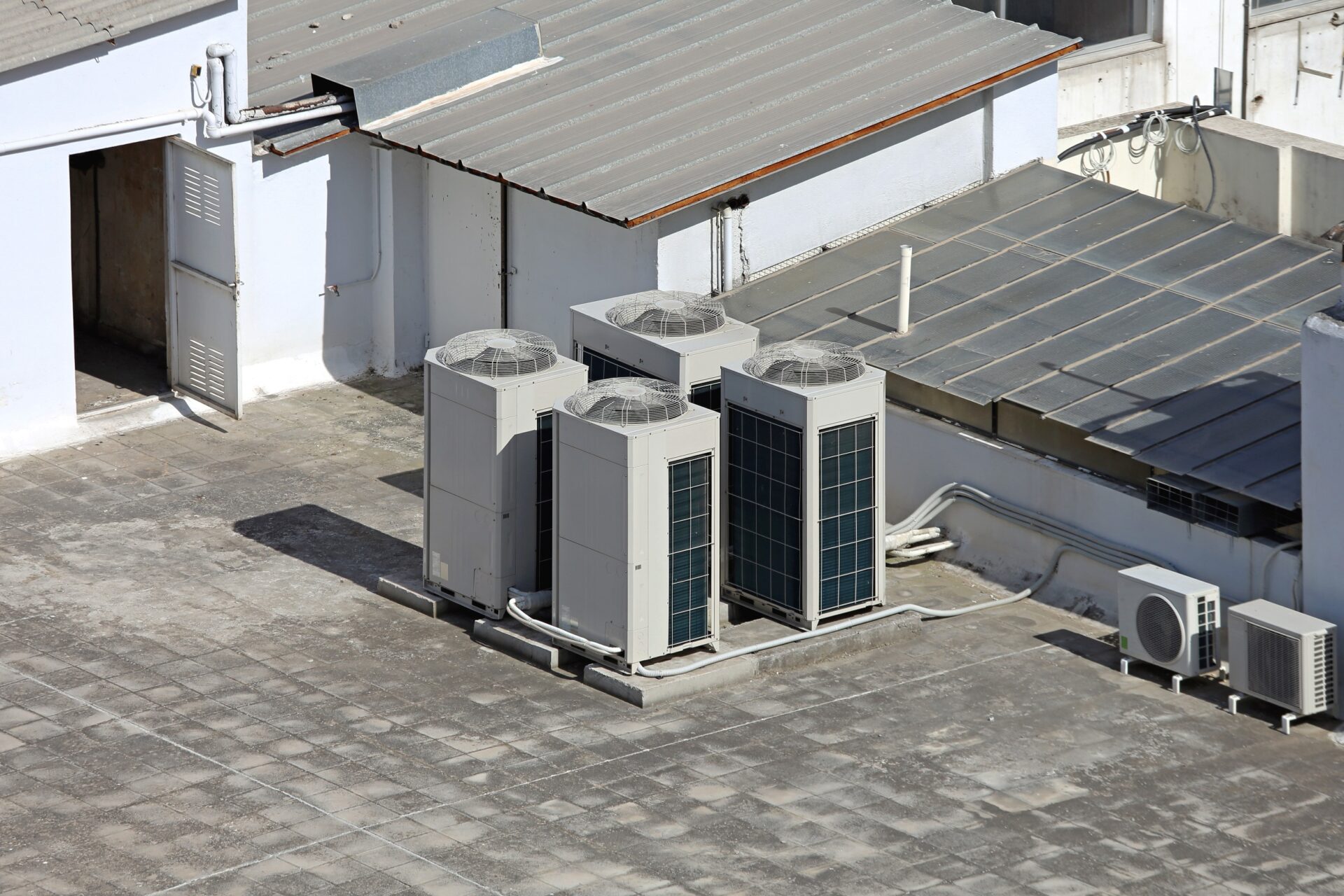 maintenance and repair of commercial roof in orlando
